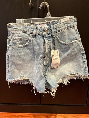 Zara Light Blue Distressed Denim Jean Shorts- size 6 but more like a 4!!!
